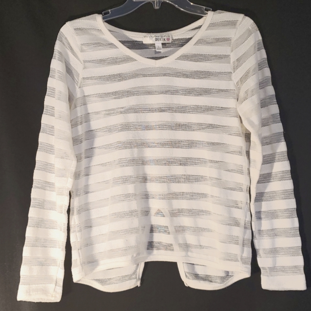 I'm in Love with Derek Sheer sweater size L  white